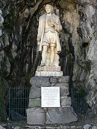 statue homme de la roche